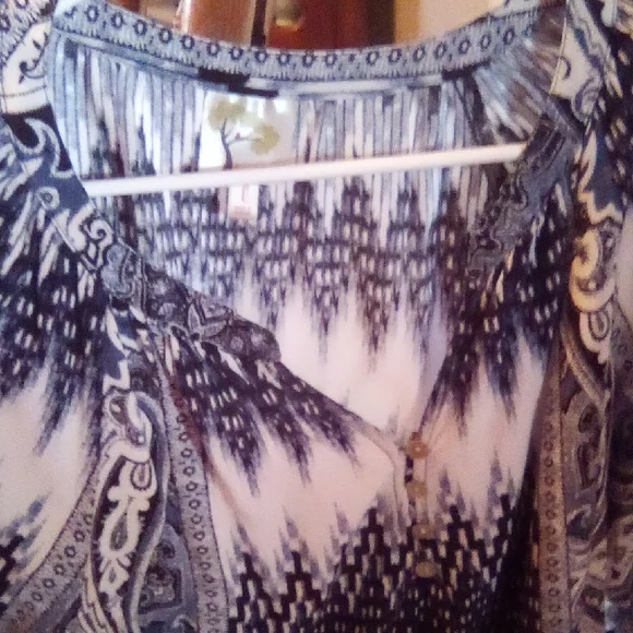 Fig and Flower Navy and Cream Paisley Blouse - Picture 1 of 13